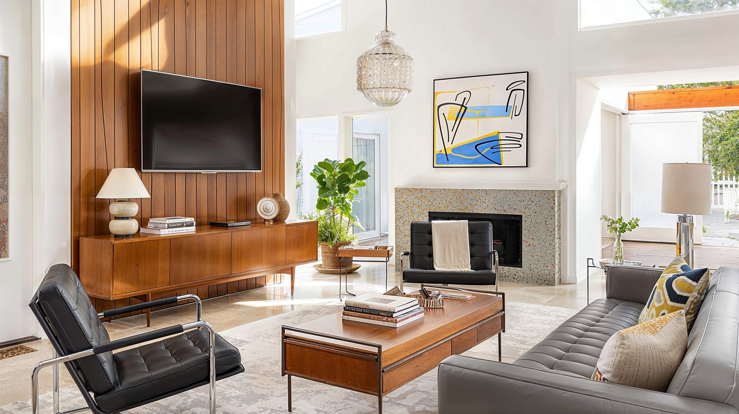 modern-retro-interior-design-by-decorilla-scaled